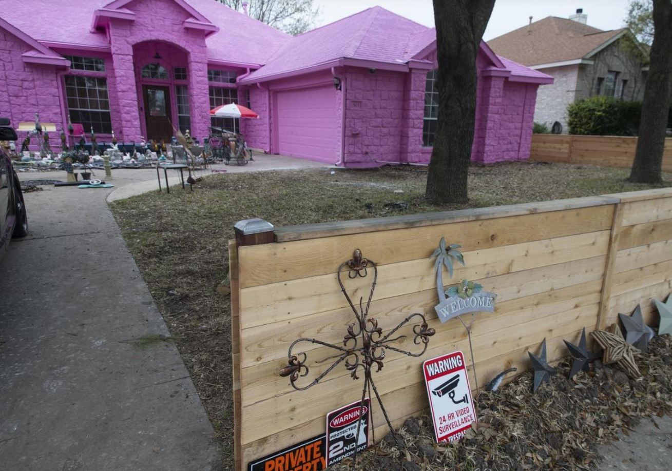 Emilio In Texas Paints His House In Shades Of Pink No Matter What Neighbours Say