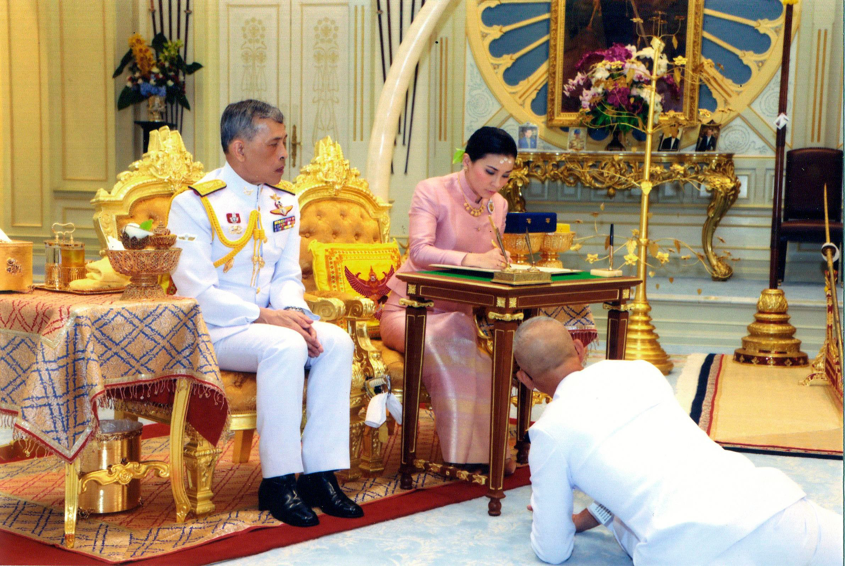 Thailand King Maha Vajiralongkorn Marries Bodyguard In A Surprise Ceremony