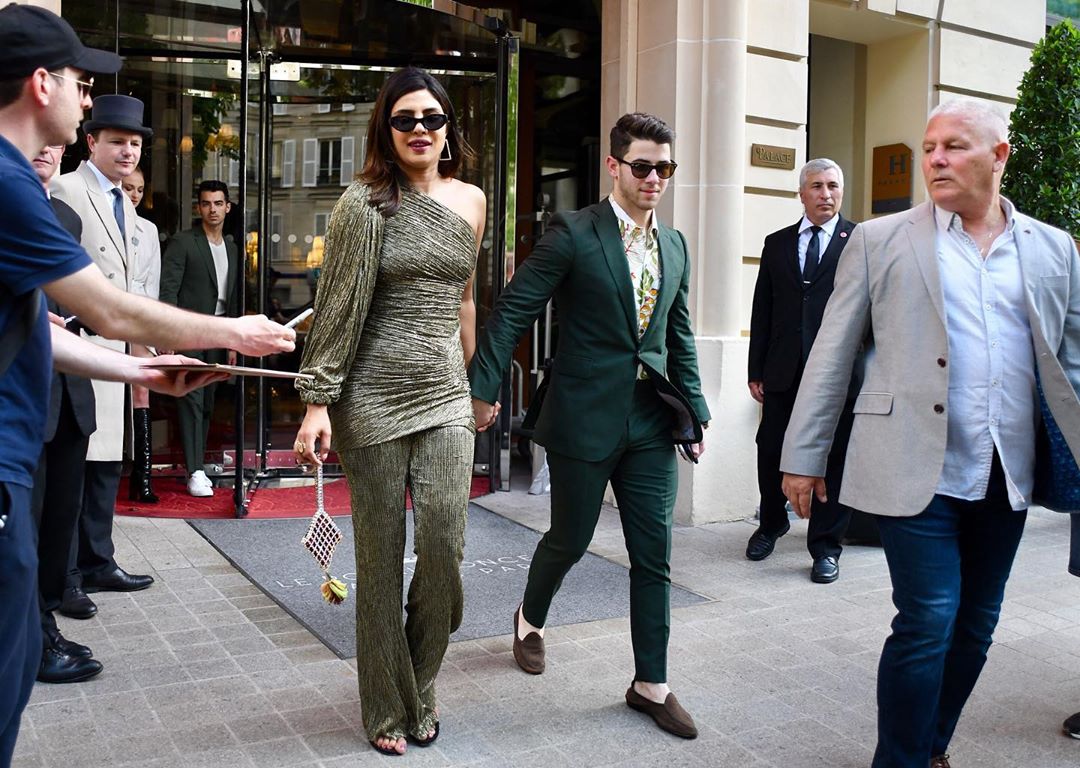 Priyanka Chopra And Nick Jonas' Pictures from the Jonas' Parisian Cruise Goes Viral