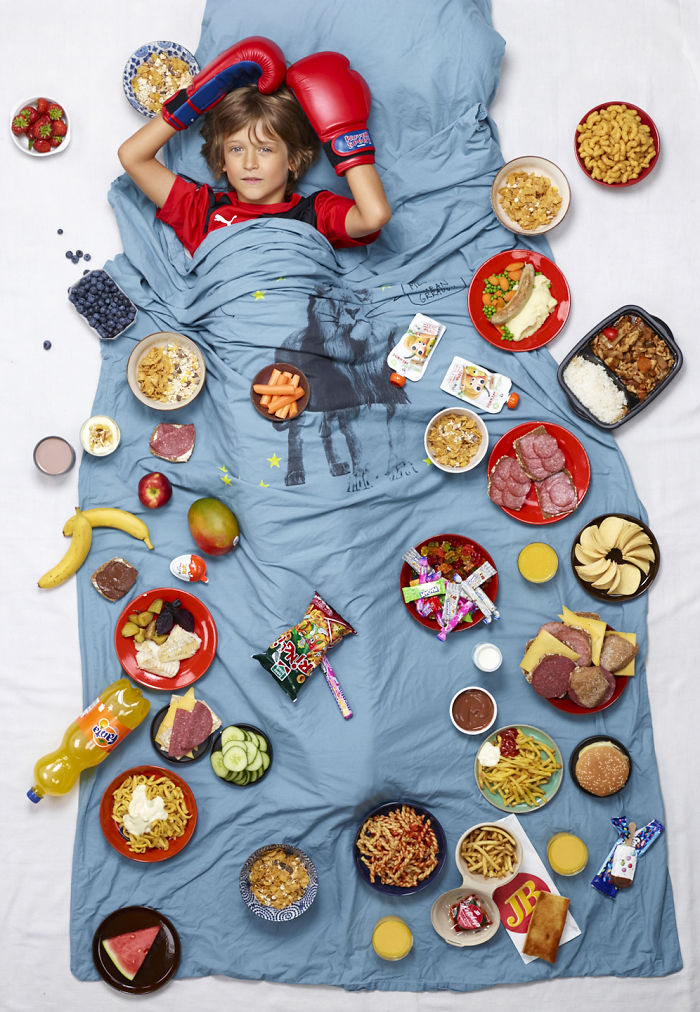 Photographer Clicks Pictures Of Food Eaten By Kids In One Week Around The World