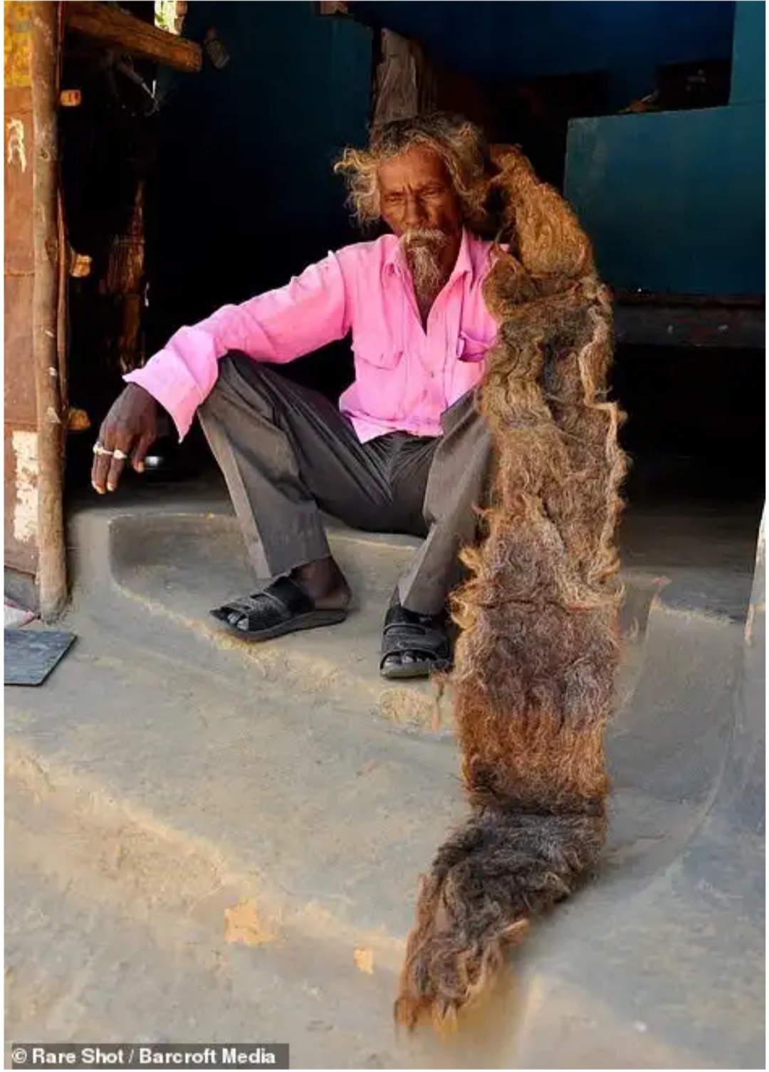63-Year-Old Man From Eastern Bihar Hasn't Washed His Hair For 40 Years, Wears His Hair Like A Turban