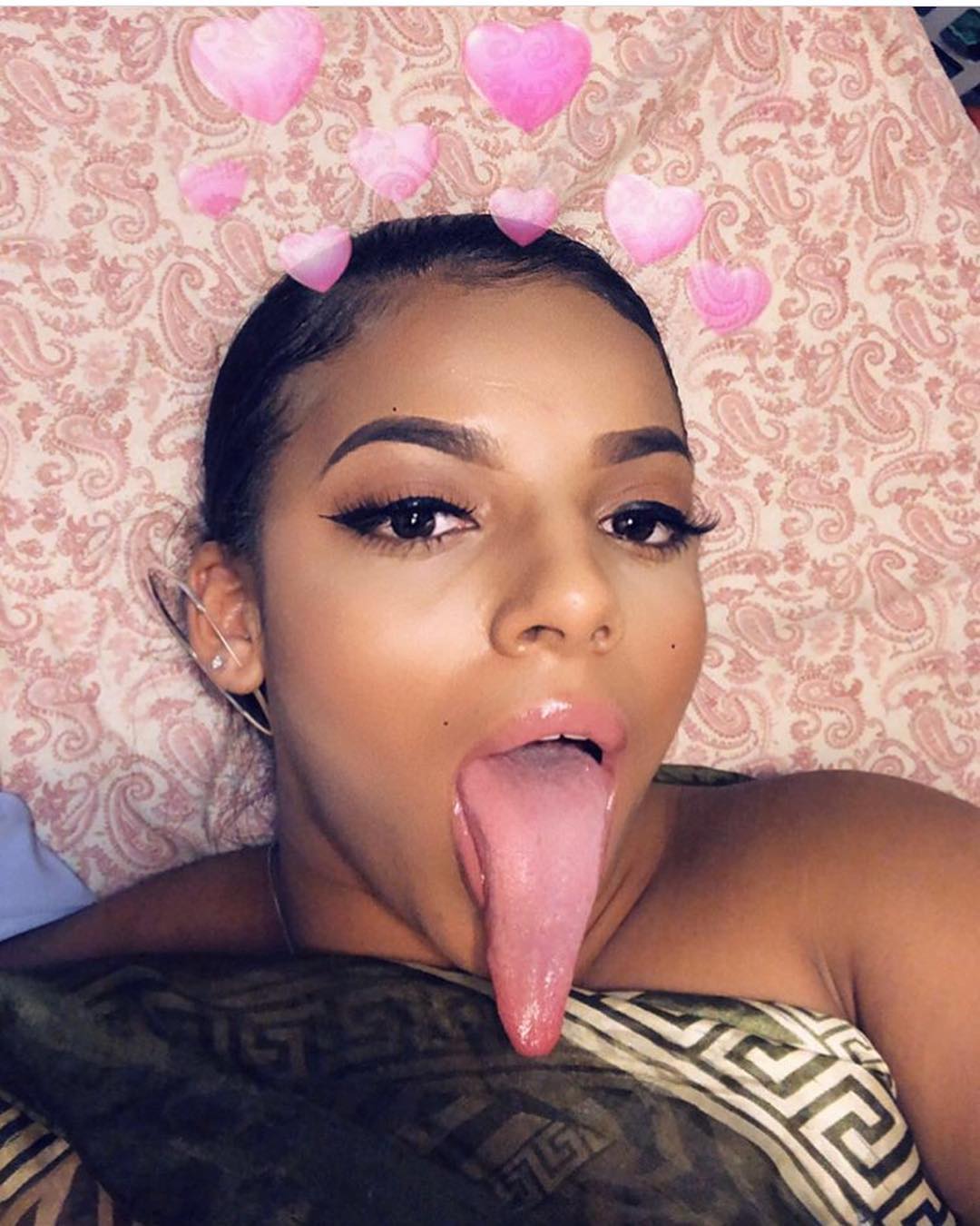 21Yo Makes $100K By Posting Pictures Of Her Exceptionally long Tongue