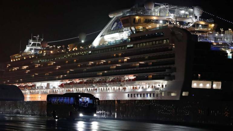 2000 iPhones Given By Japan For Free To Passengers Stuck On Ship Due To Coronavirus
