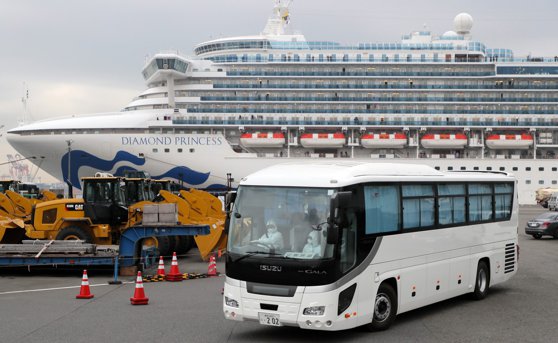 2000 iPhones Given By Japan For Free To Passengers Stuck On Ship Due To Coronavirus