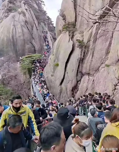 Chinese Tourists Packed A National Park In China After The Lockdown Lifts