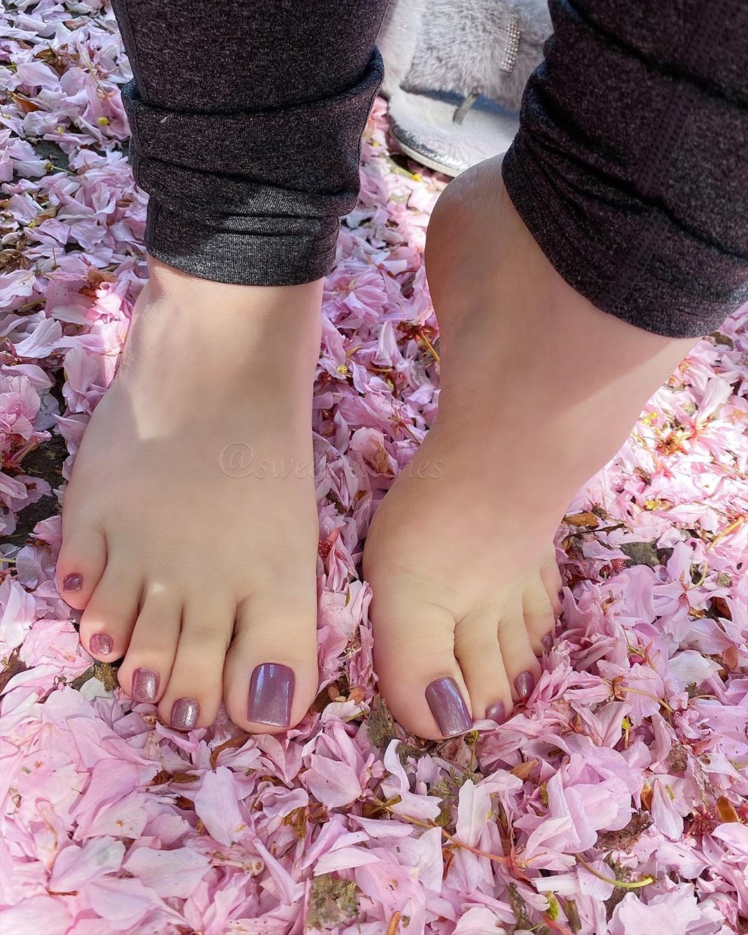 American Woman Earns 6 000 Per Month By Selling Pictures Of Her Feet