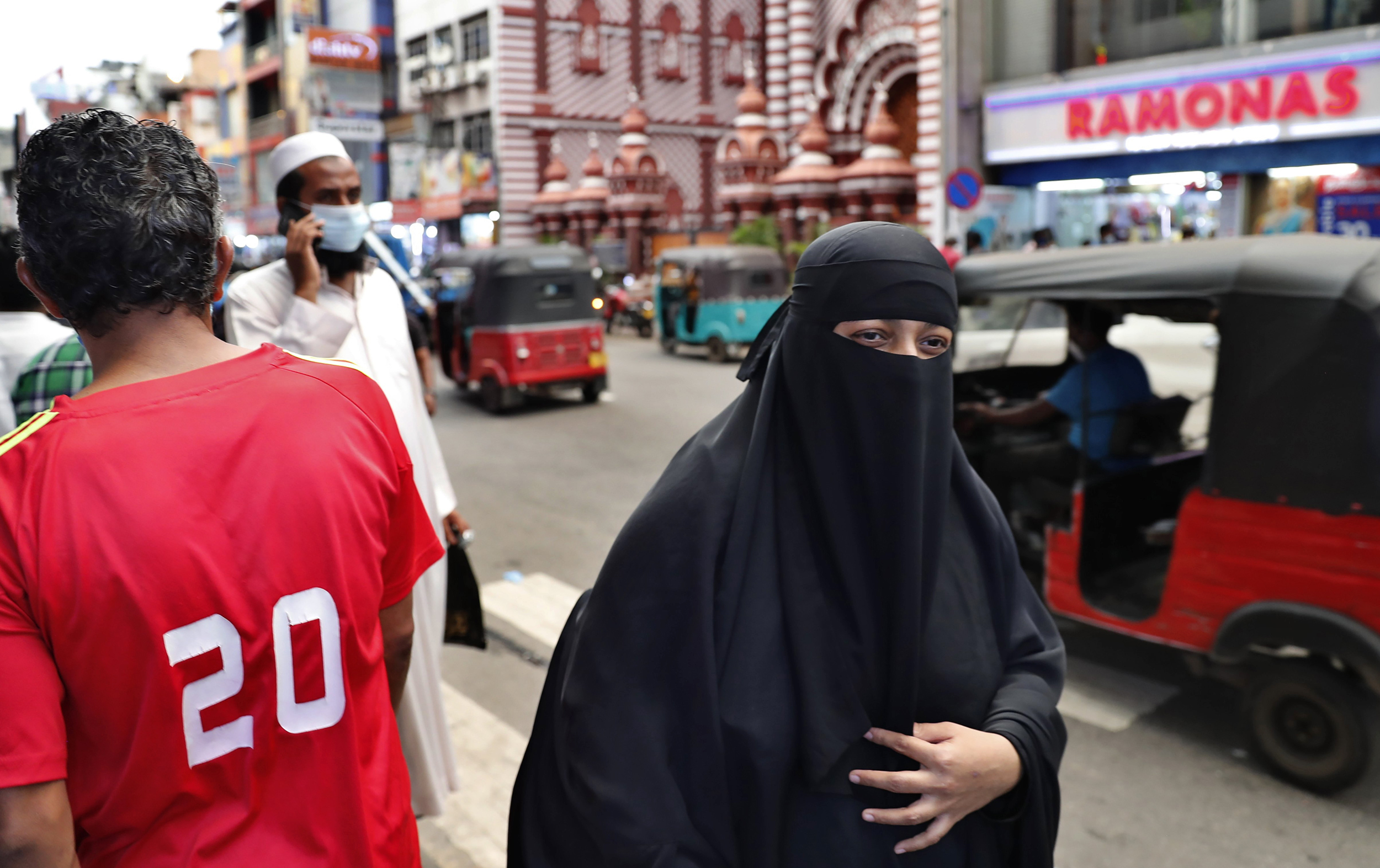 Srilanka To Ban Muslim Attire Burqa and Shut Down Over 1000 Islamic Schools