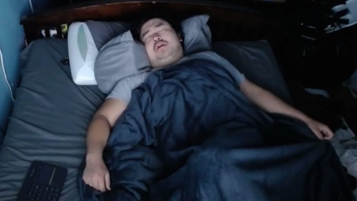 Guy earned $16,000 Letting people Disturb his Sleep On Twitch