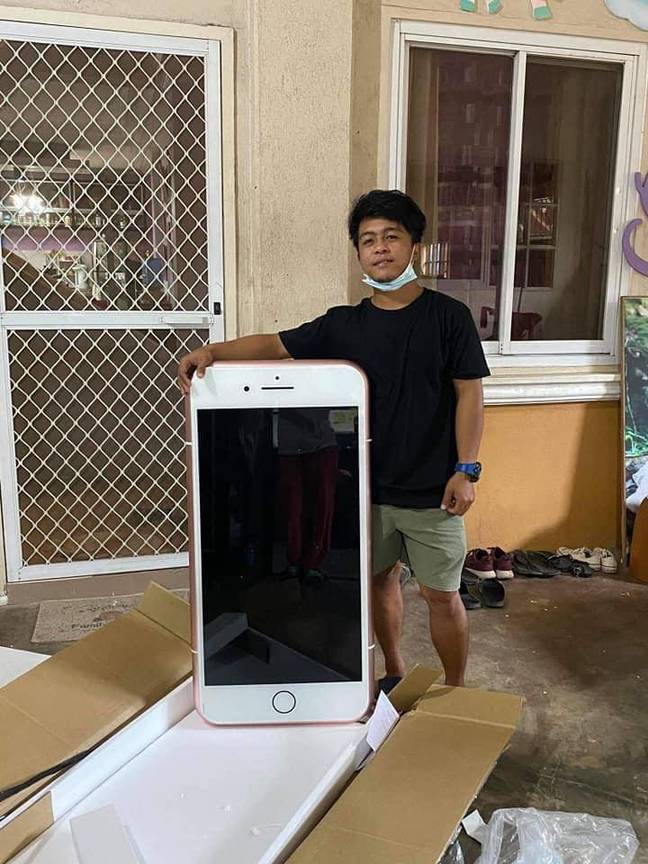 Guy Orders Cheap iPhone Online, Receives iPhone Shaped Coffee Table Instead