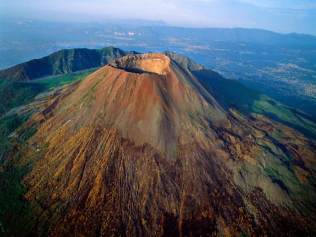 Tourist Injured After He Fell Into Mount Vesuvius While Taking A Selfie